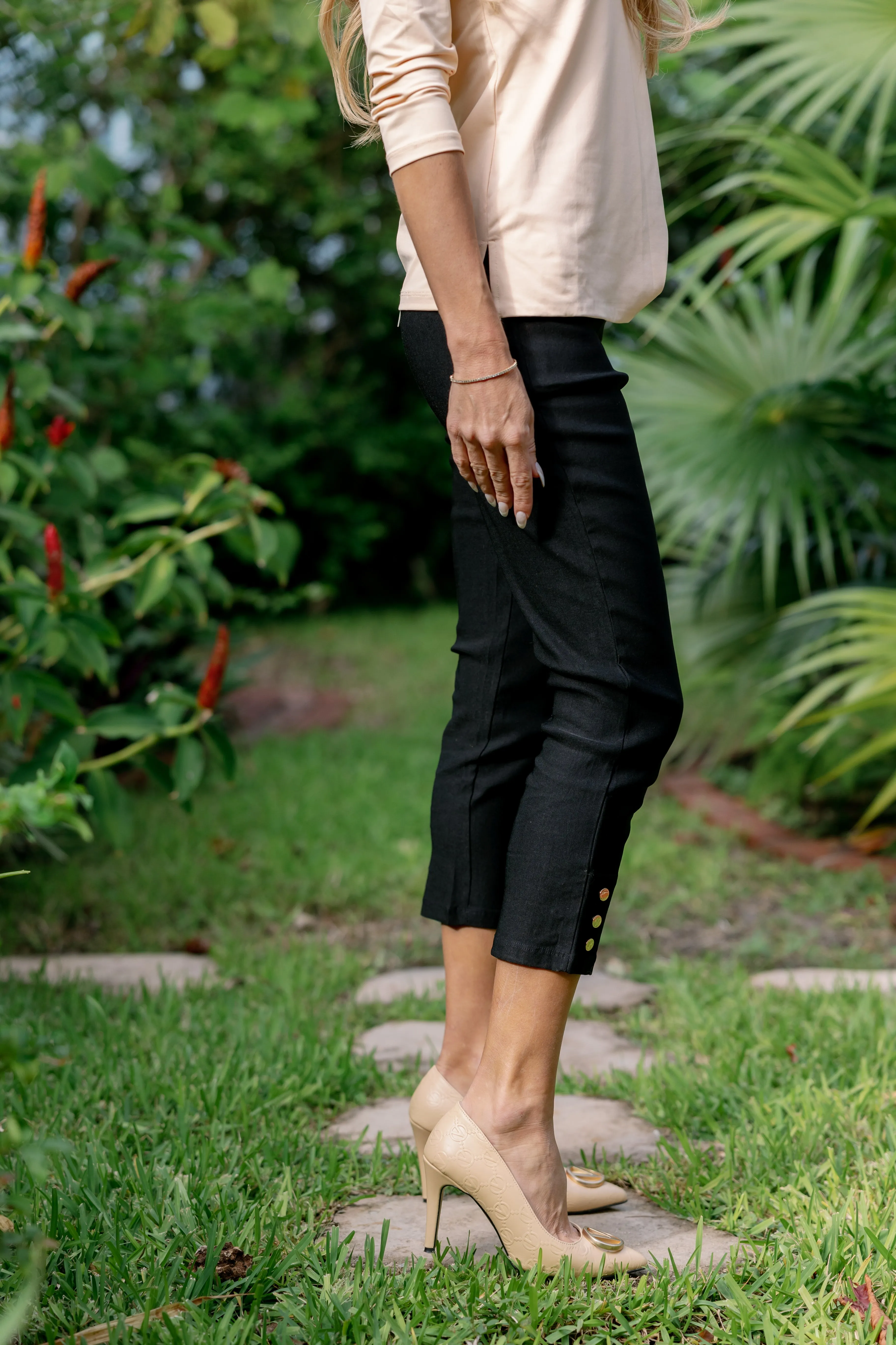 Capri Pants Solid Black