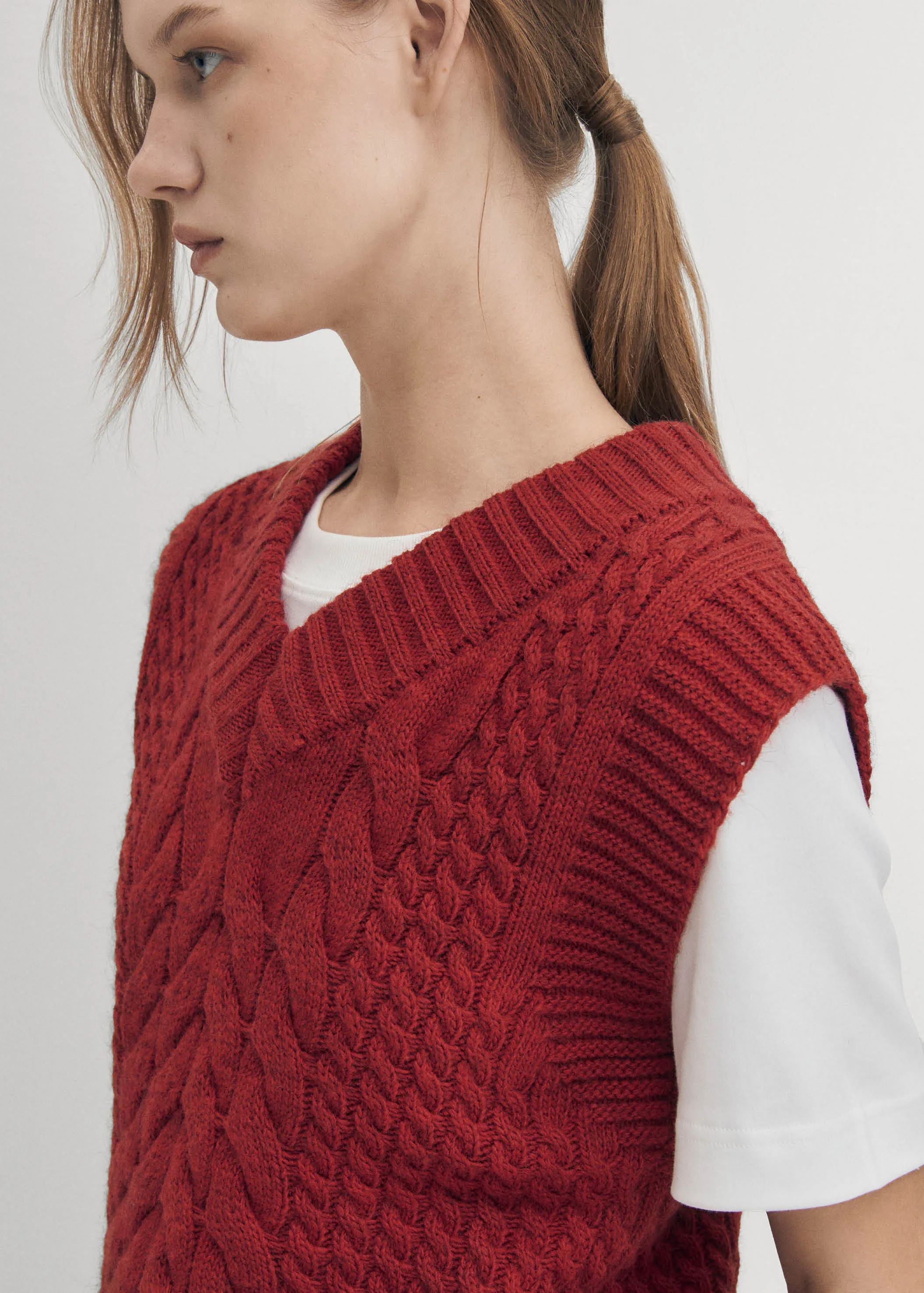 Cosy Red Tricot Vest