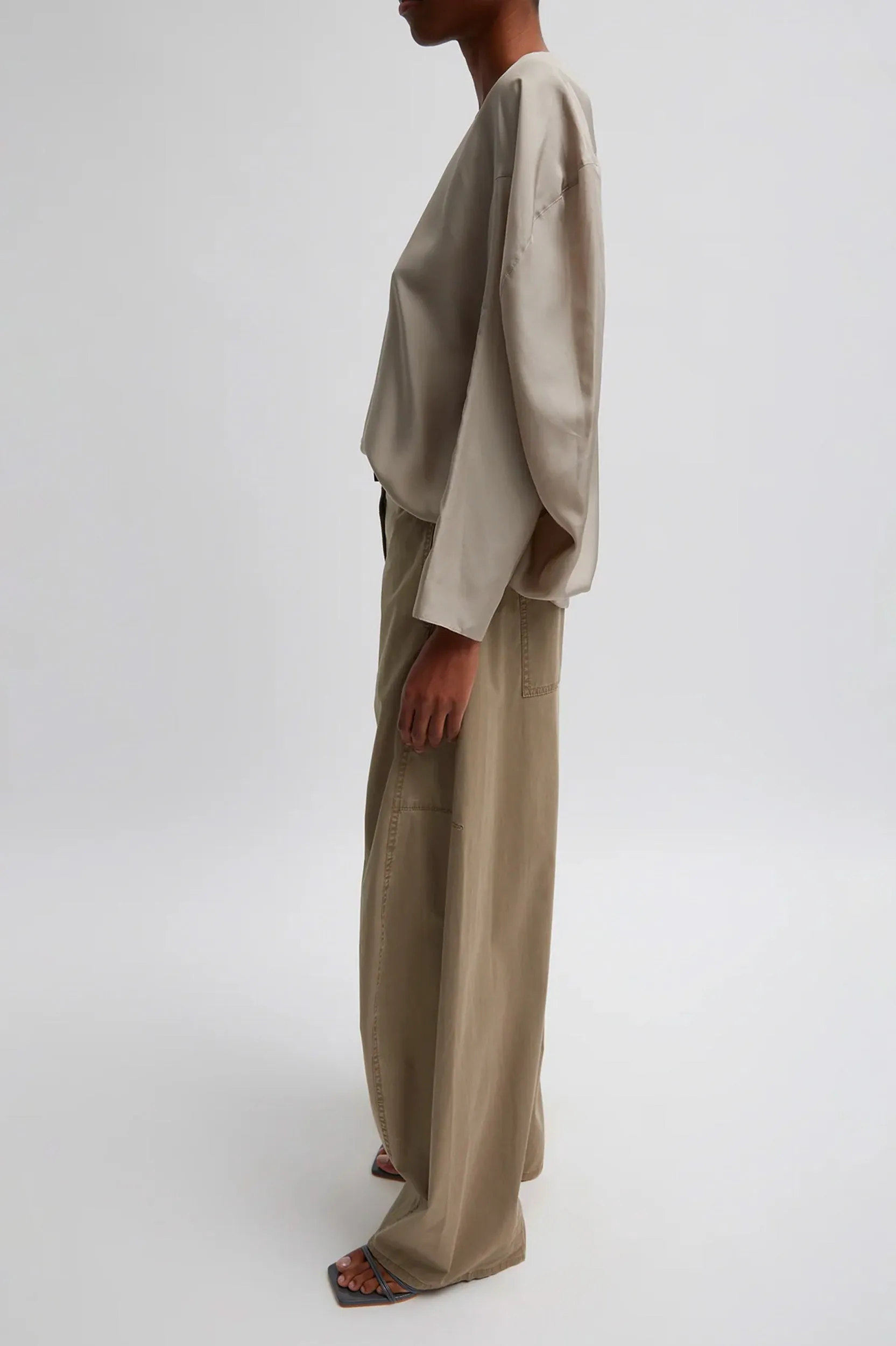 Garment Dyed Silky Cotton Sid Chino Pant in Acorn - Short