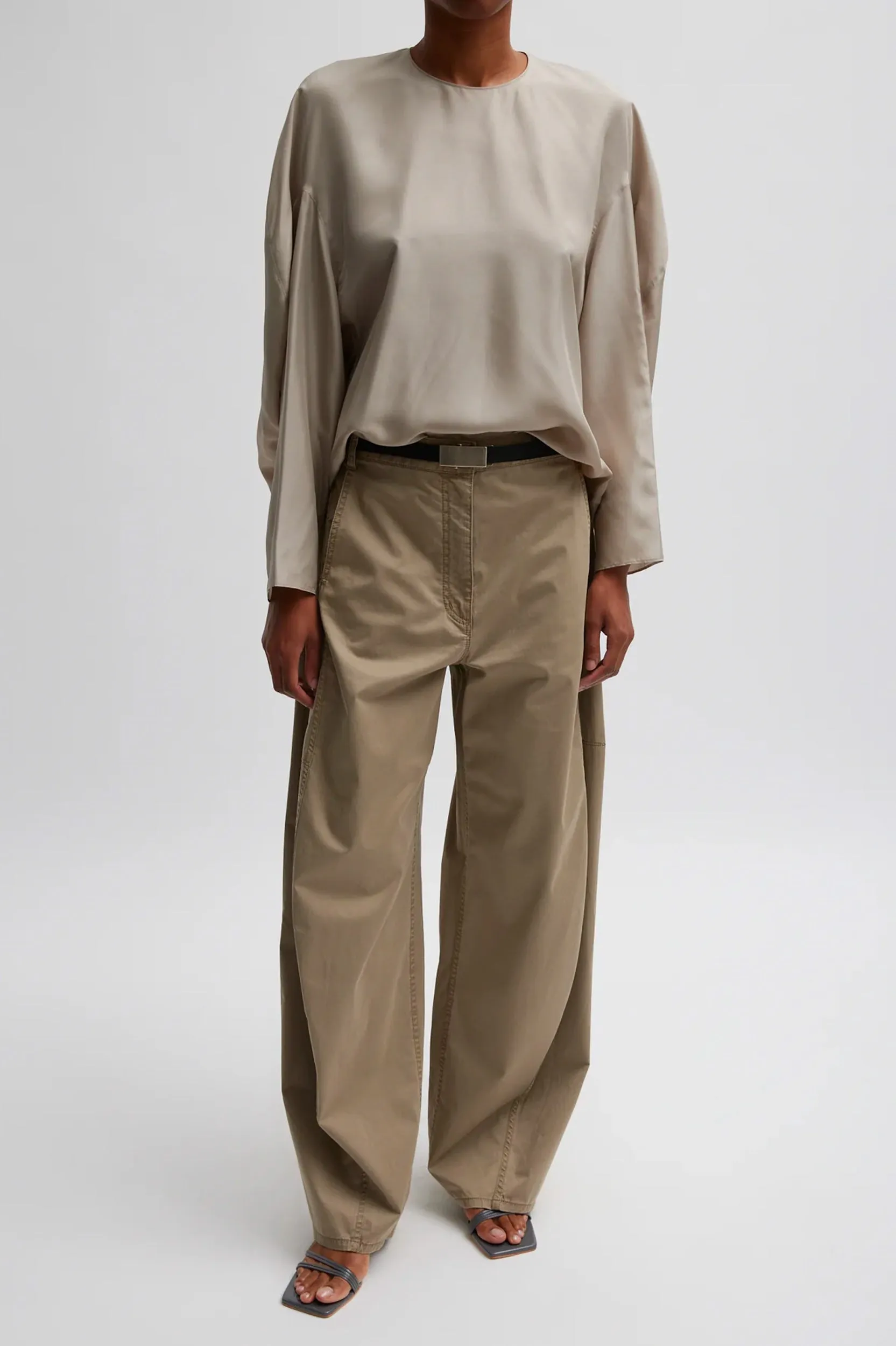 Garment Dyed Silky Cotton Sid Chino Pant in Acorn - Short