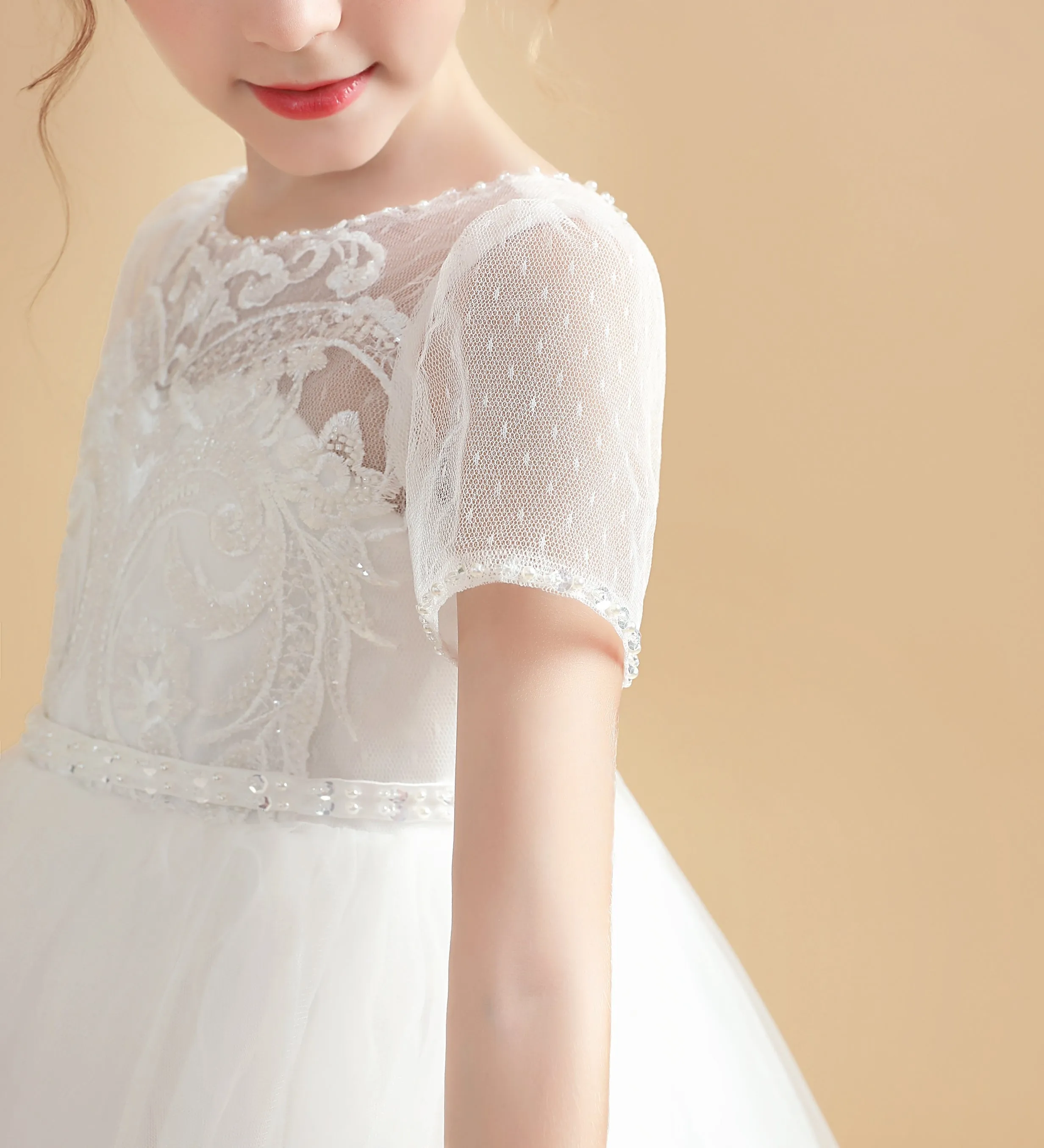 Ivory Short Sleeves Tulle Flower Girl Dresses With Lace Appliques