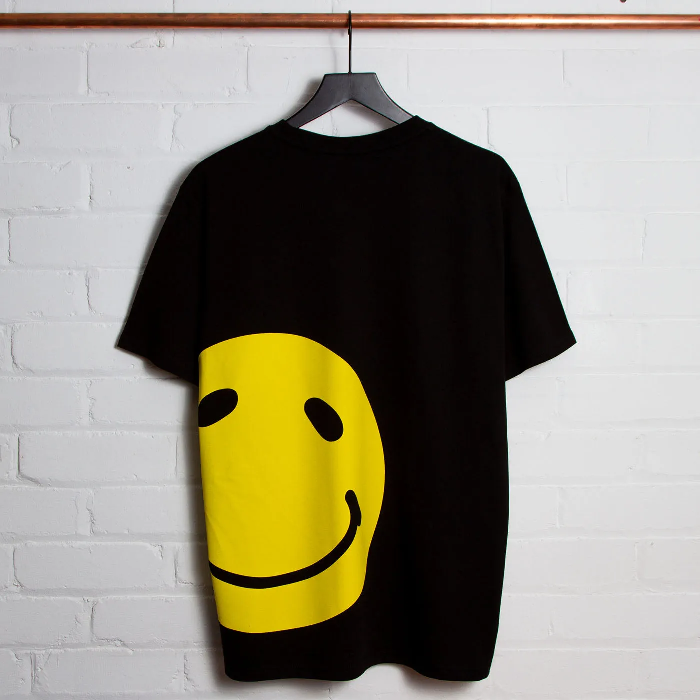 Mega Side Smiley Back - Tshirt - Black