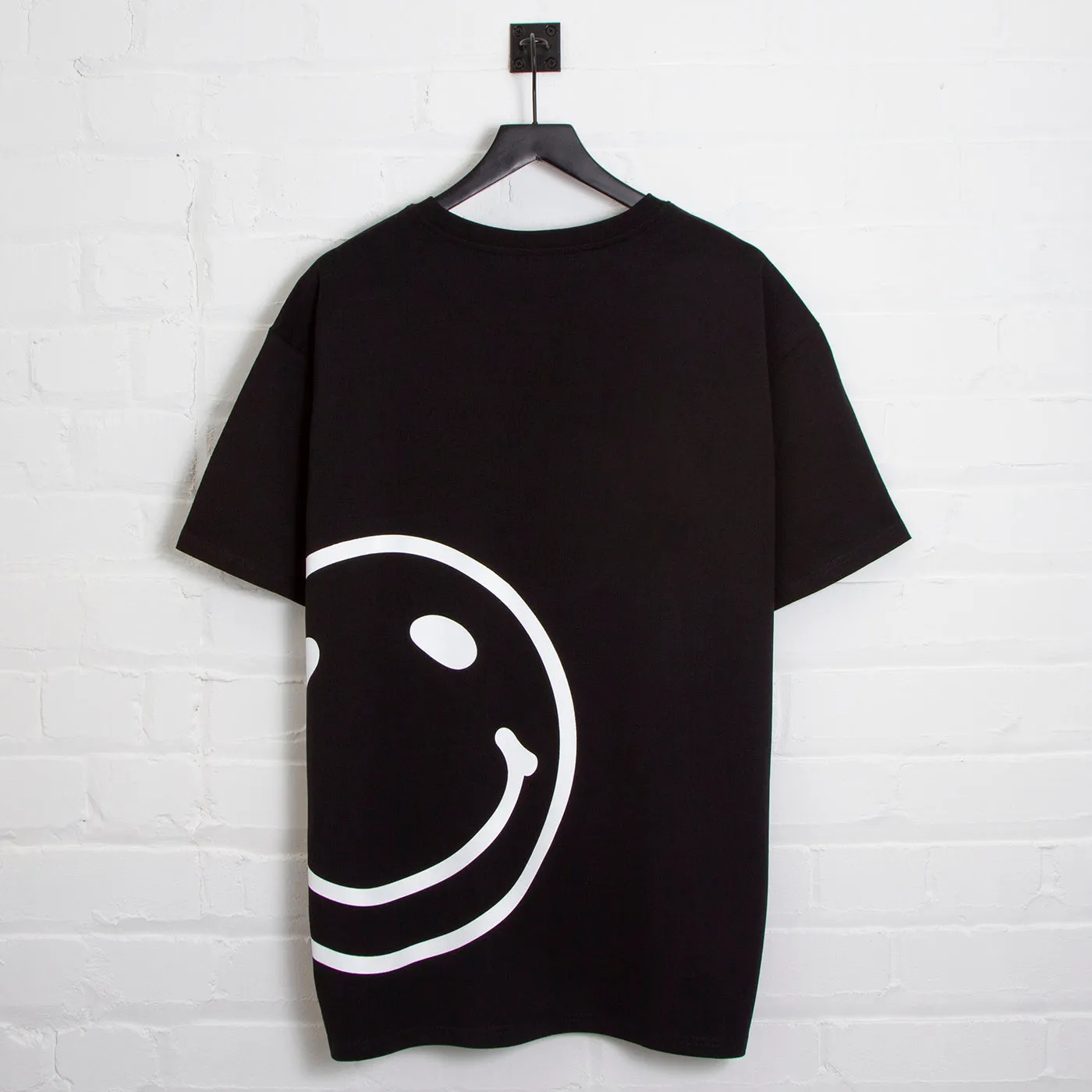 Side Smiley Back - Oversized Tshirt - Black